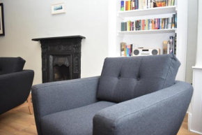 High Street - modern Scandi design apartment in the heart of the old town!